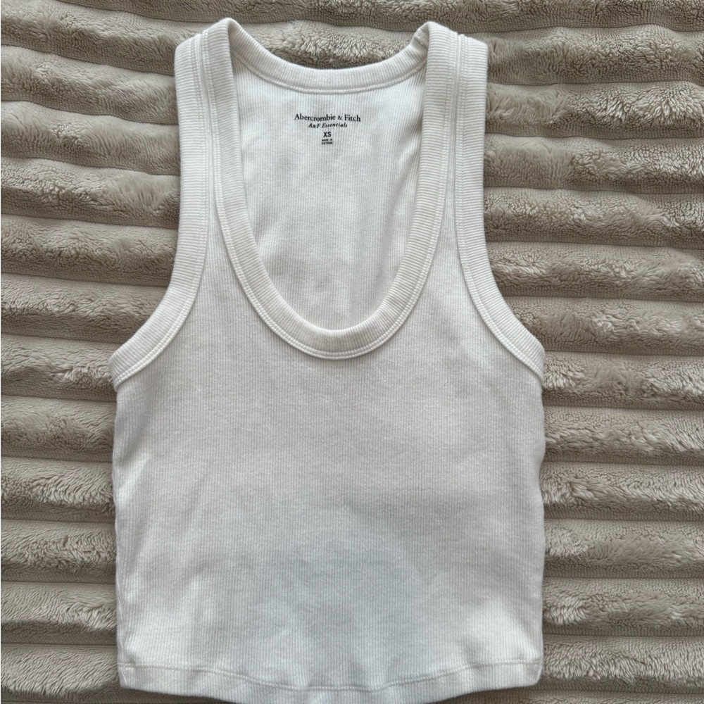 Abercrombie & Fitch Essentials Tank - Crop